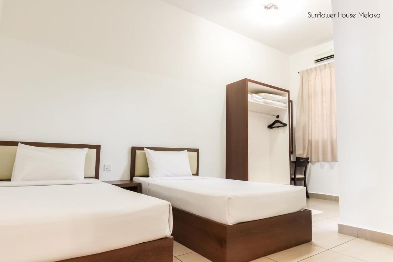 Hotel Sunflower - Hls Malacca Екстериор снимка