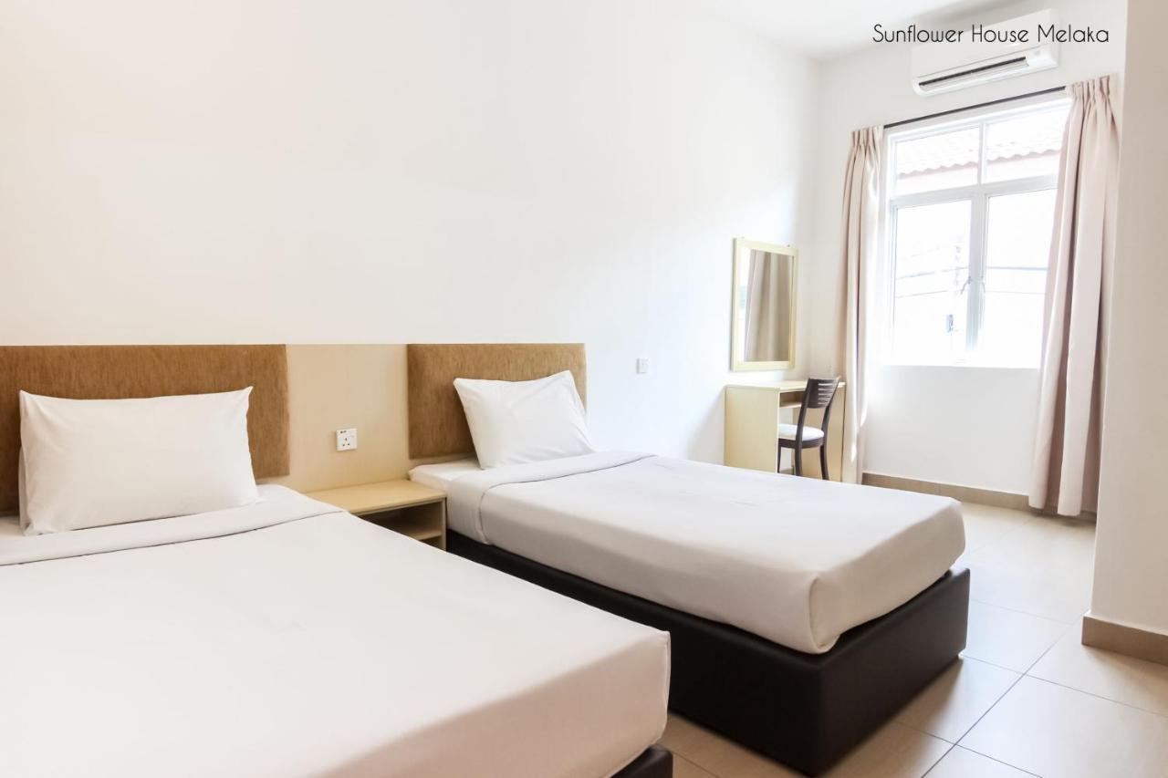 Hotel Sunflower - Hls Malacca Екстериор снимка