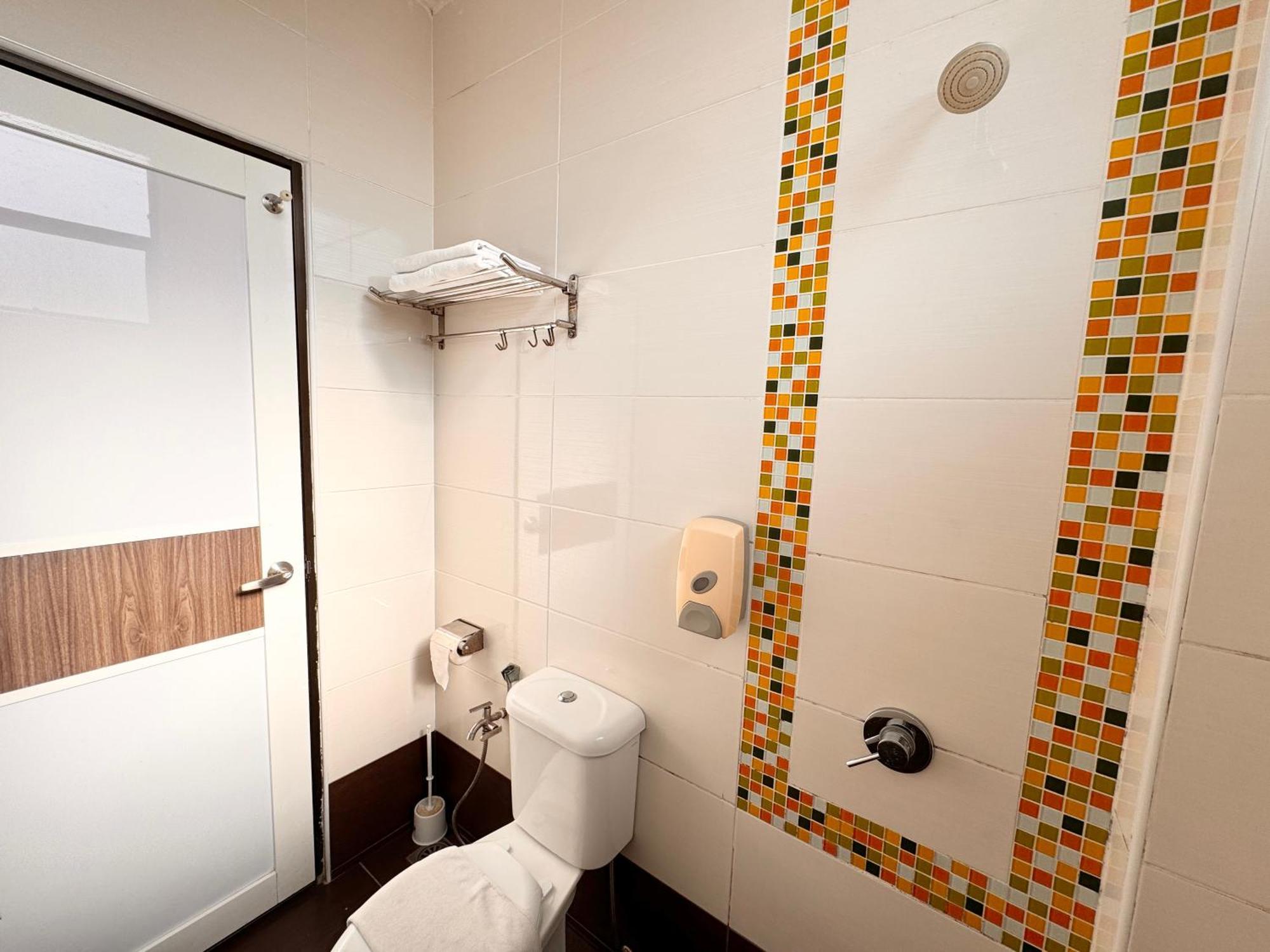 Hotel Sunflower - Hls Malacca Екстериор снимка